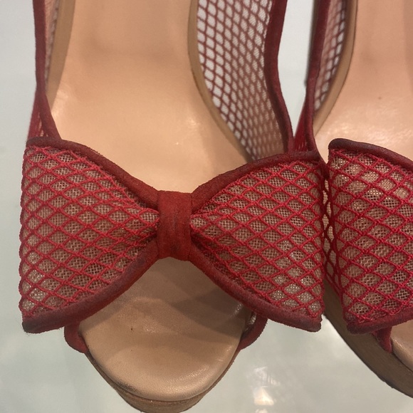 Christian louboutin shoes in red with bow in front - Picture 7 of 9